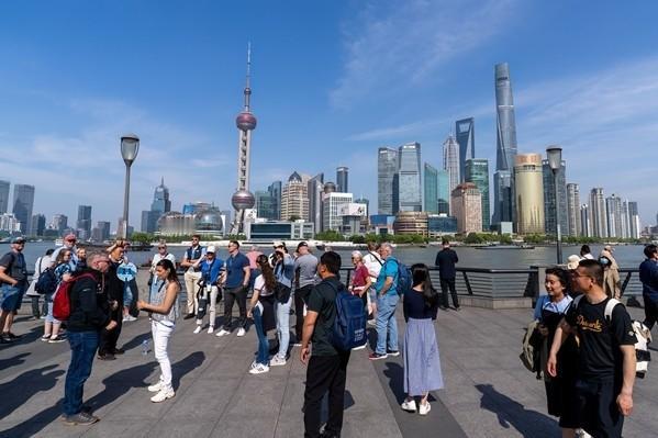 一场免签带来巨变！中国成全球旅游新枢纽，热度飙升免签政策一落地就带来了明显效果