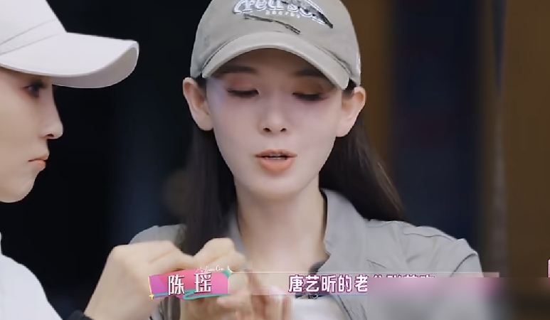 陈瑶开口一句糖糖的老公张若昀，直接把热搜炸了。当年拍《无心法师》，张若昀帮过她，这事她记到现在。换别