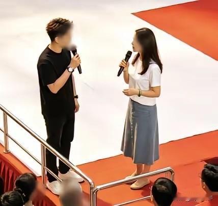 一位27岁的姑娘上台相亲，她直接对相中她的男生表示，婚后决不做饭，男生立马回答“