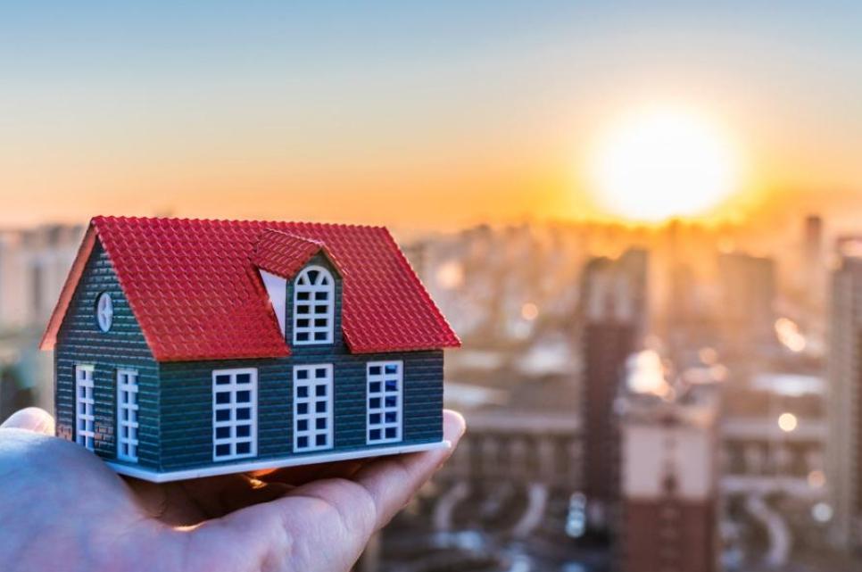 都说房地产要“软着陆”，这到底是什么意思？咱得先搞明白，啥叫“硬着陆”？