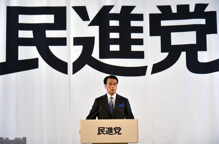 新加坡联合早报8月23日写道：“被台湾当局通缉的前媒体人彭文正在接受中国大陆官媒