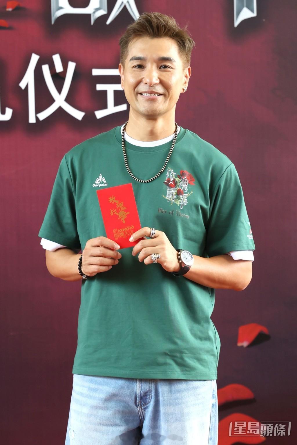 陈展鹏新剧奉旨追女仔自爆老婆会随行监场姚子羚避谈徐伟栋探班|星岛头条陈展