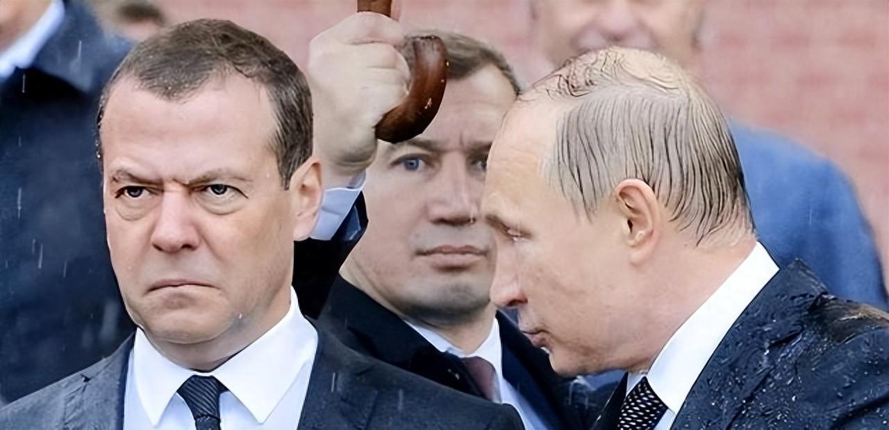 普京最危险的敌人或许是梅德韦杰夫提到俄罗斯政坛，大家最先想到的肯定是普京，这