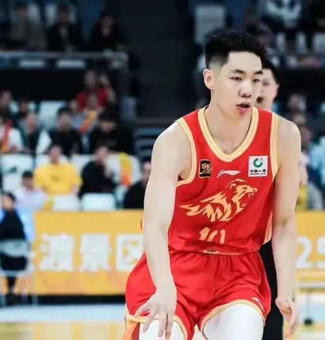 浙江队五战全胜！暴露致命缺陷，签一人或可争冠浙江队全运会小组赛取得了五战全胜的