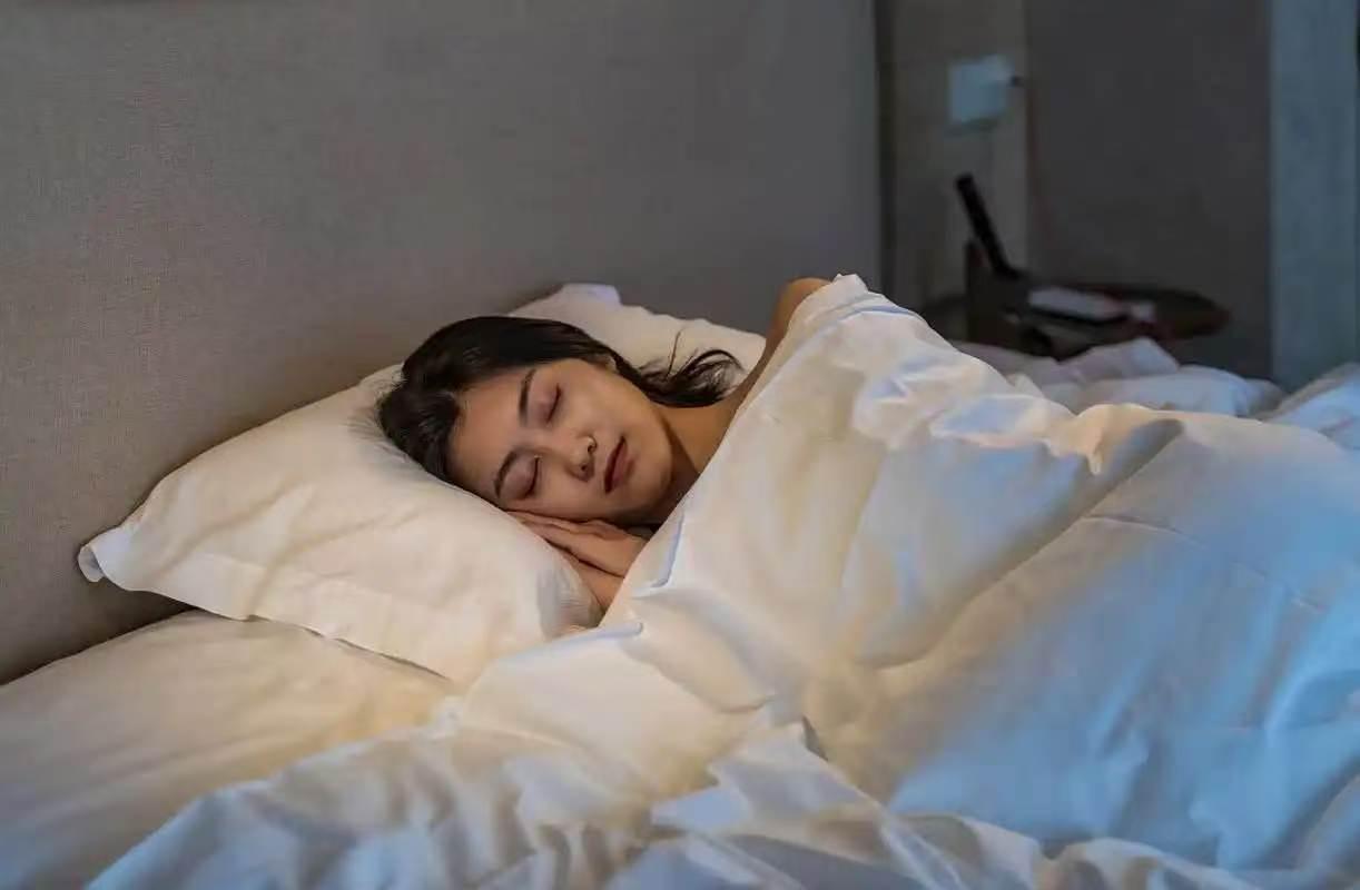 细思极恐！福建福州，女子出差期间，在一家酒店连住半个月，谁知凌晨三点，她突然惊醒