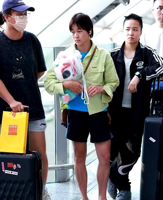 港圈风水师放话了，说全红婵的面相，比郭晶晶还要旺！就因为她下巴那颗“地库痣”