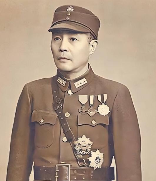 1938年，一名军统站长凭空捏造，国军上将钱大钧私自吞掉200桶汽油，钱大钧怒火