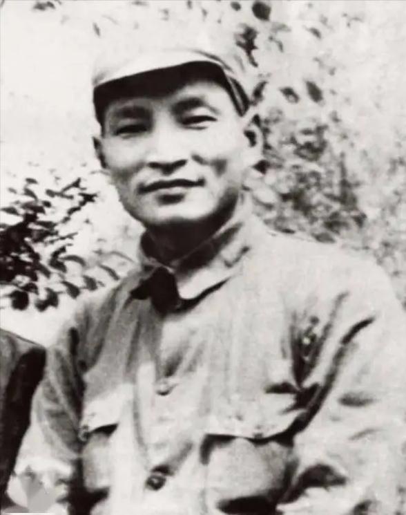 1970年，福州军区司令韩先楚收到一份密电：下放到江西劳动的陈云重病不起。韩先楚