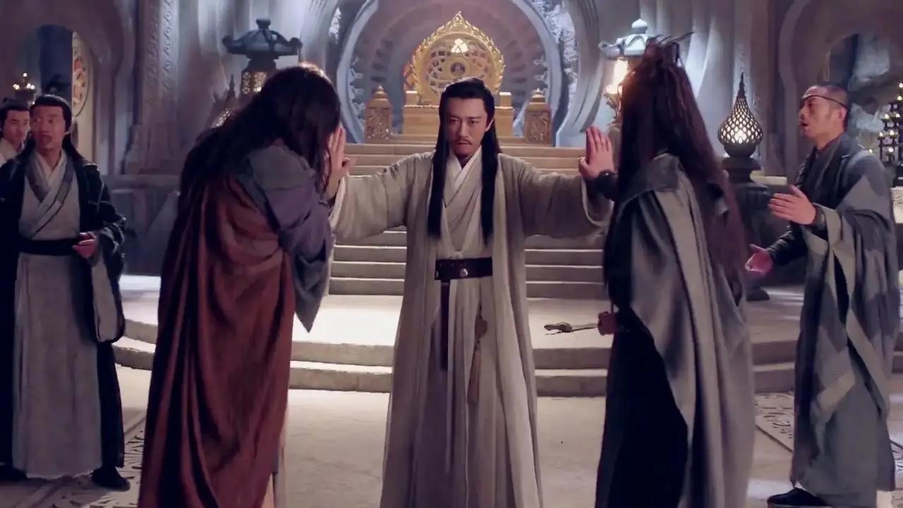 倚天屠龙记里杨逍靠着乾坤大挪移一打六大占上风，这个表现算来跟他前后的表现都不大符