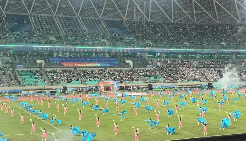 闽超真的来了，昨天晚上通过预约摇号幸运中签，现场观看闽超开幕式和首场比赛，福州对