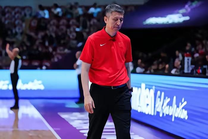 有人激动的说，下次打韩国，我给郭士强换个名单，别扯淡啦，矬子里面拔大个儿，把徐