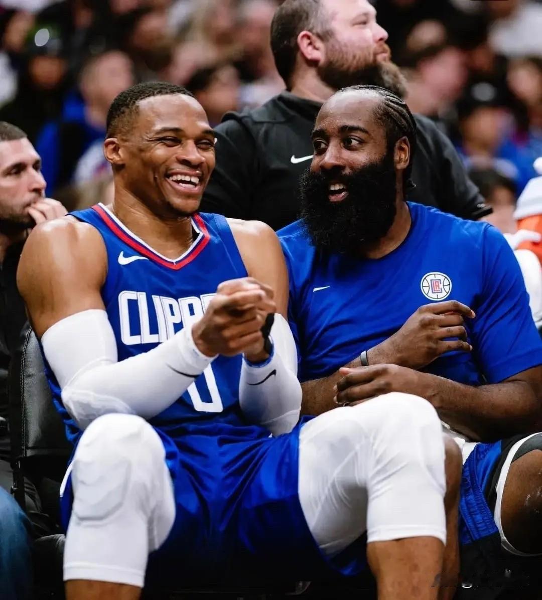 布泽尔所言极是啊前NBA球员布泽尔近日在一档节目中谈到了威少和哈登，他说：“