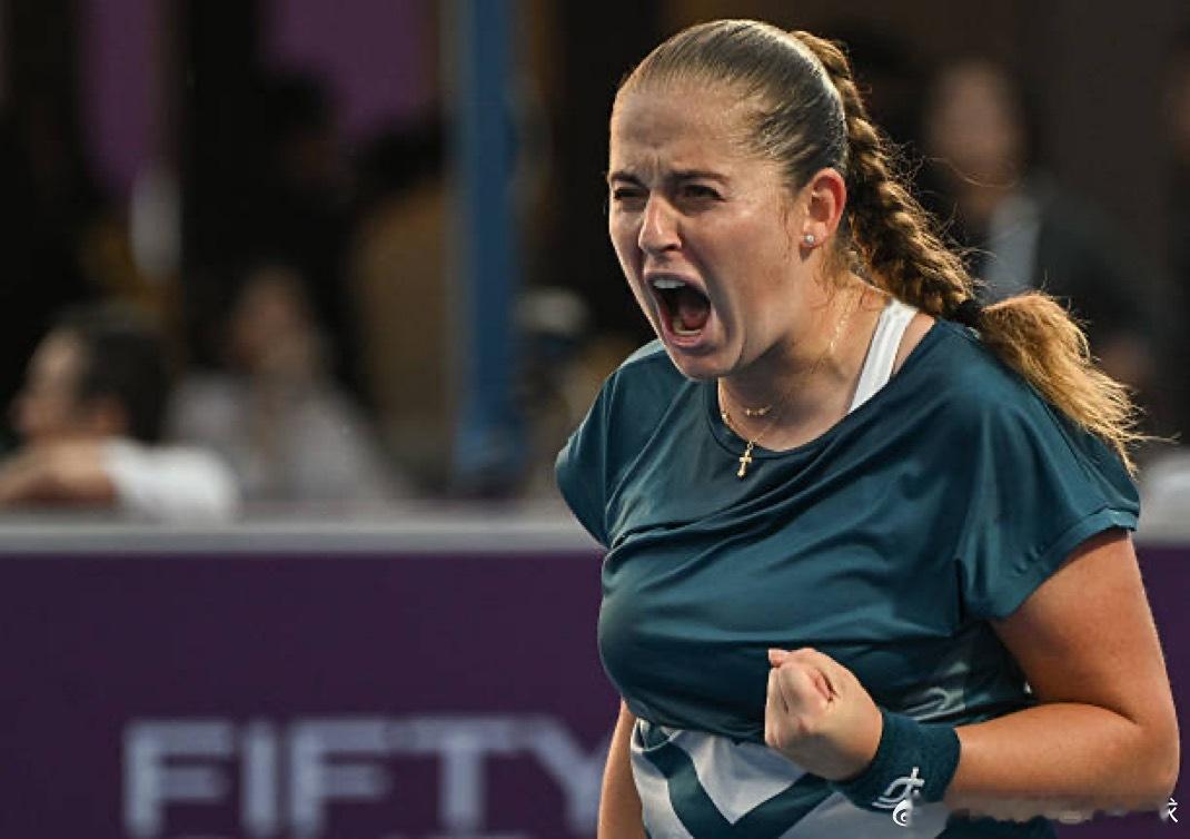 WTA多哈冷风吹1号2号种子接连落马随着头号种子斯瓦泰克和2号种子莱巴金娜的出