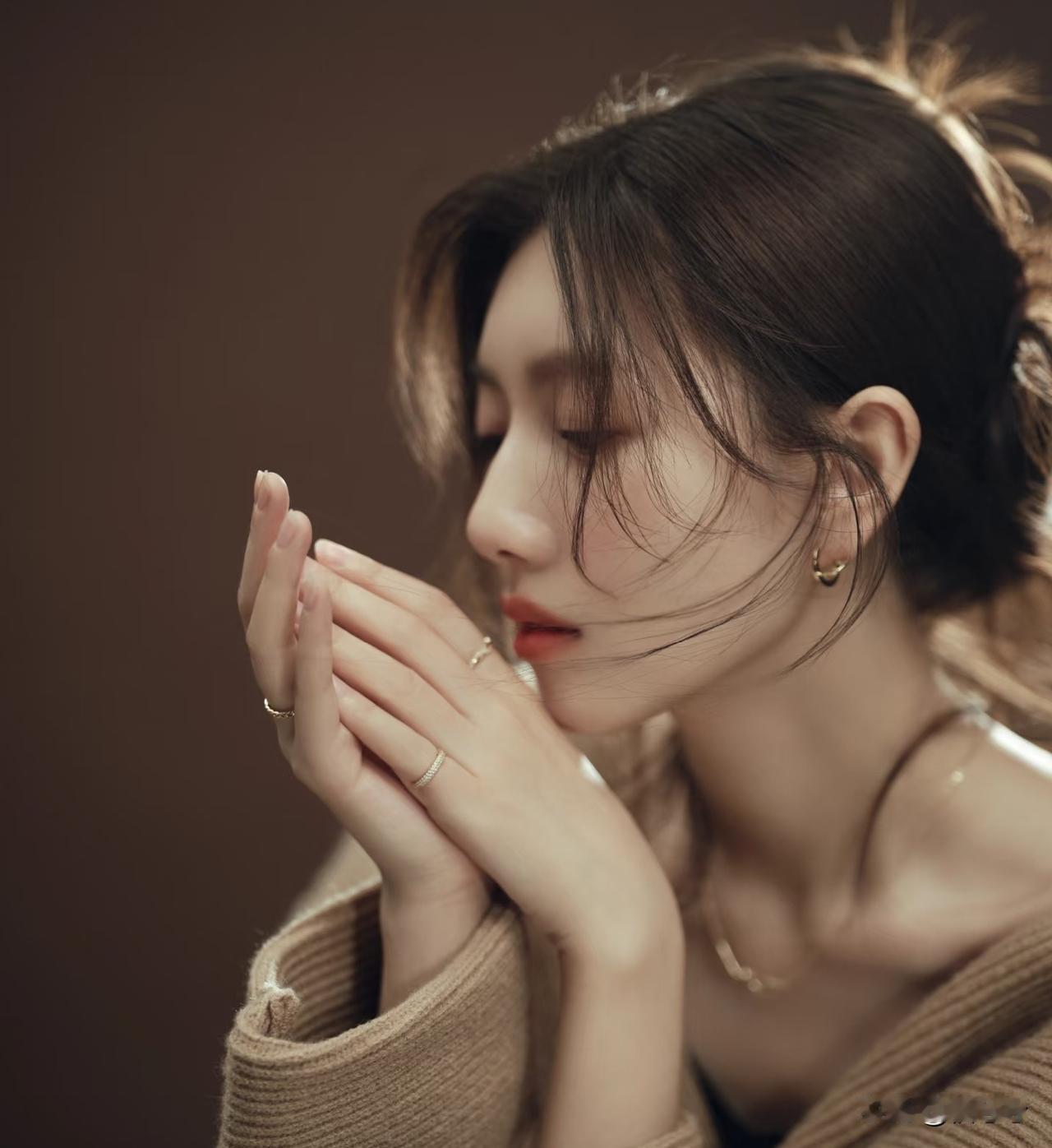 两性关系里这点很现实！性能推着男人拼命赚钱，钱能让女人用心顾家