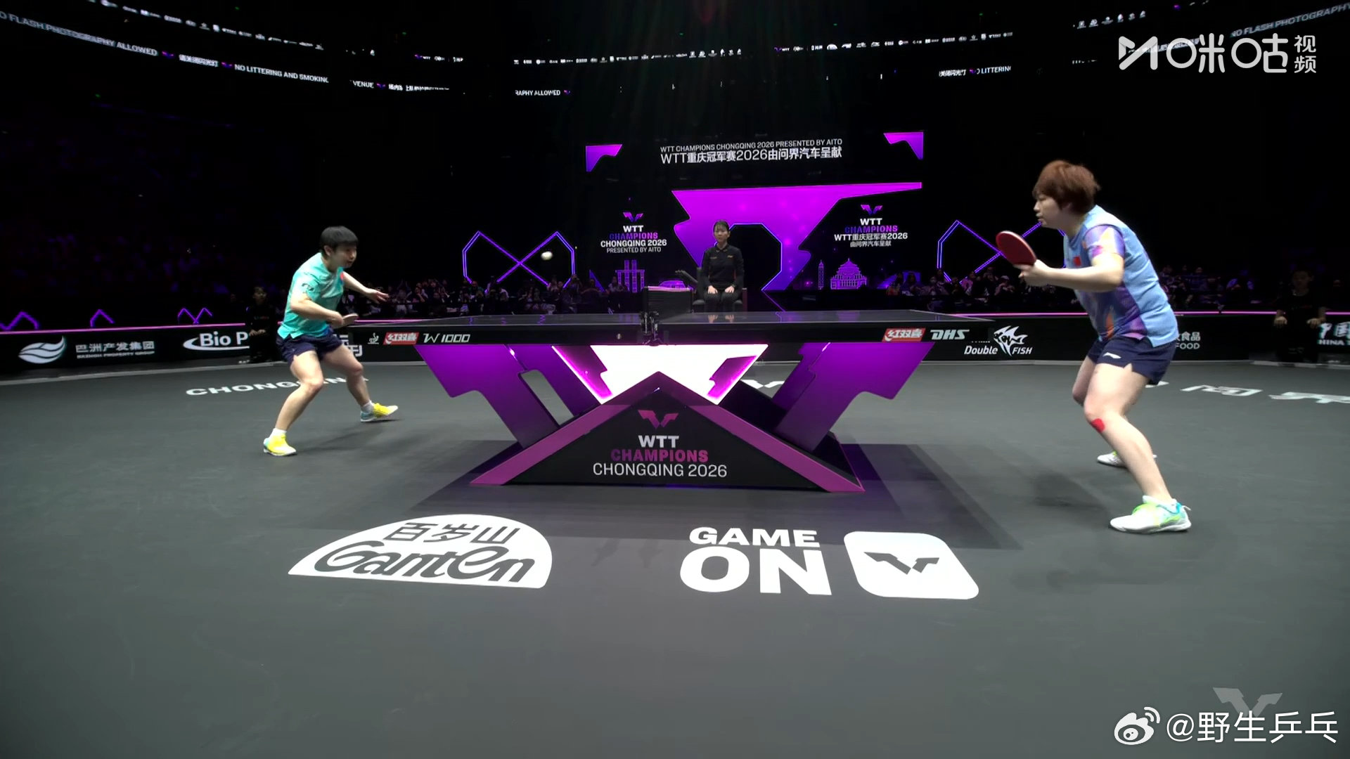 孙颖莎11比6蒯曼第一局，孙颖莎11-6蒯曼，取得1-0领先。孙颖莎vs蒯曼看