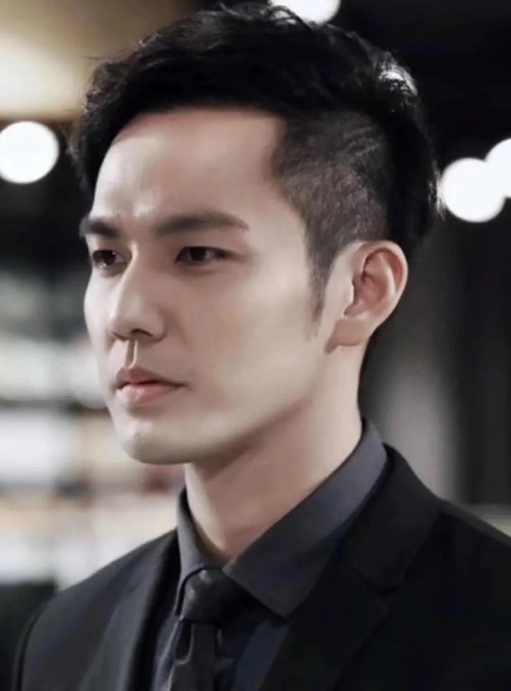 钟汉良亲手杀死了何以琛。我告诉你，那张被全网嘲讽僵硬的脸，根本不是什么医疗事