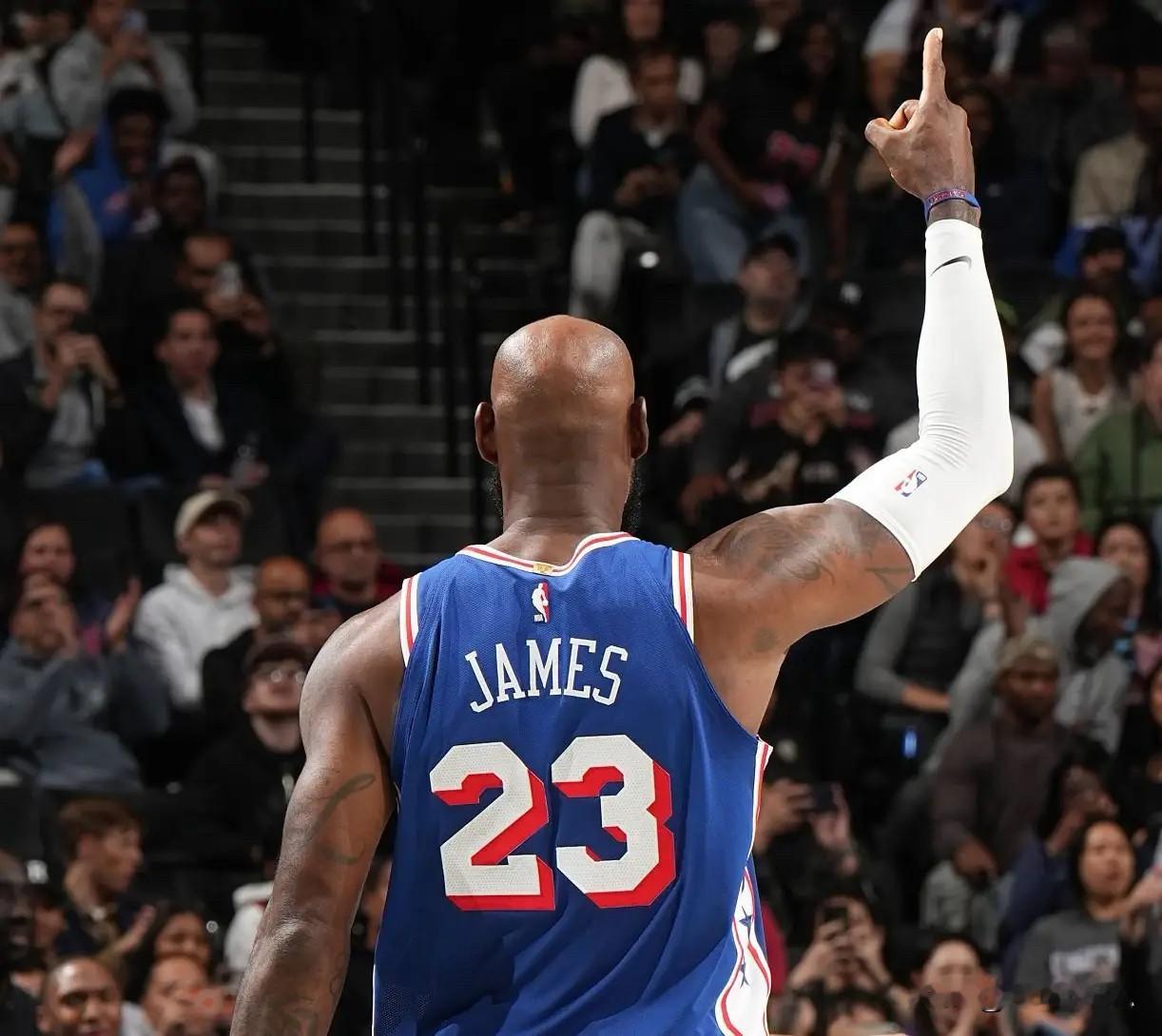 NBA现役球员生涯「得分+篮板+助攻+抢断+盖帽」五项数据总和排行榜：1、詹姆斯：71153（断层第