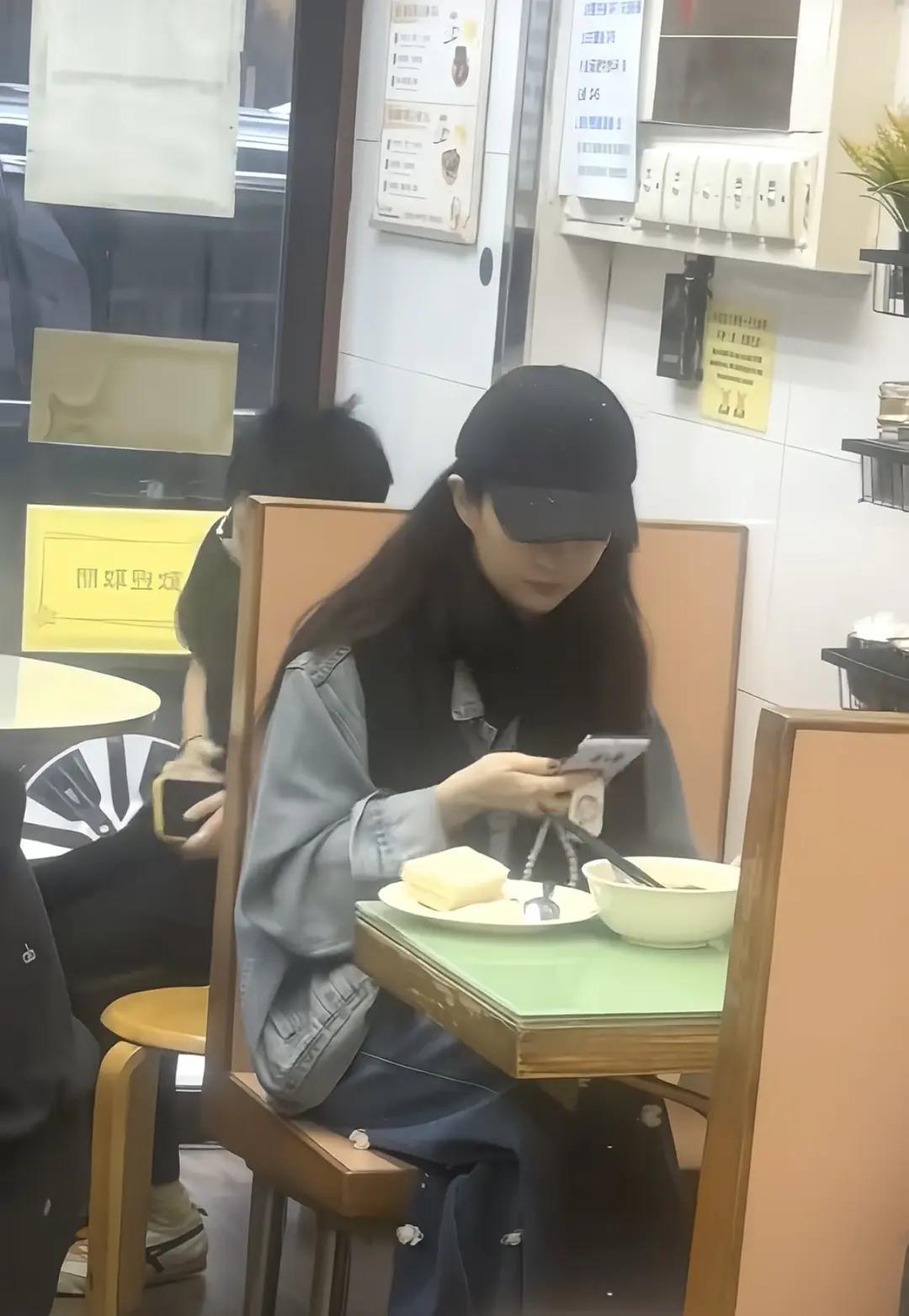 网友餐厅偶遇刘亦菲了解一下