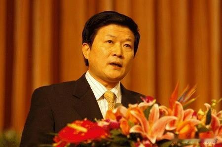 任职徐州近十年的曹新平在徐州参加的最后一场项目仪式—徐州苏宁广场A塔楼封顶仪式。