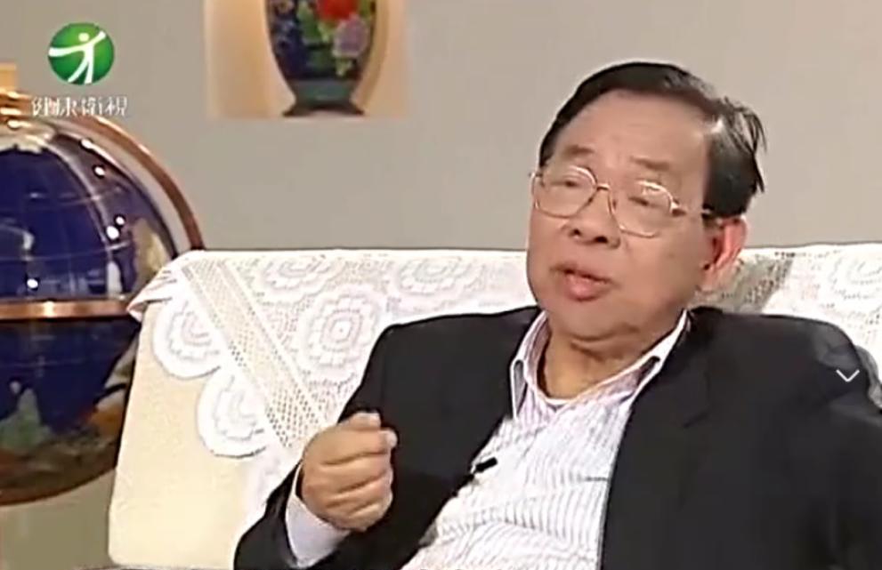 “粪水浇菜”是污染食物的源头？中科院院士曾毅认为，农村人用粪水直接浇菜，完全是千
