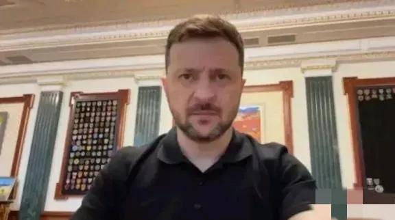 其实俄罗斯现在最正确的做法就是用核弹来解决战斗！第一，俄乌冲突打了三年，俄罗斯