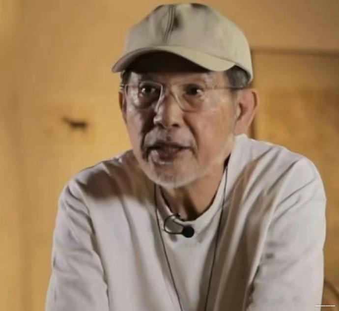 分开31年后，79岁秦汉现状曝光，白发苍苍，家里还留着林青霞照片​​​