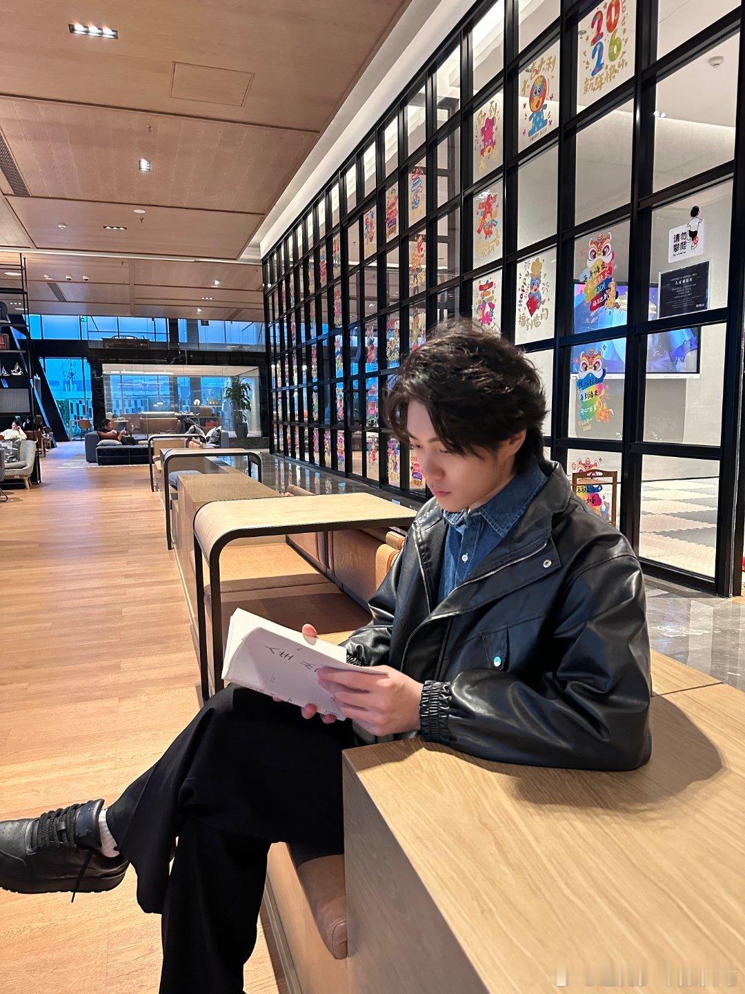 大学生一个寒假可以看几本书报告大家，我已率先列好的我的2026必读书单！今年第一