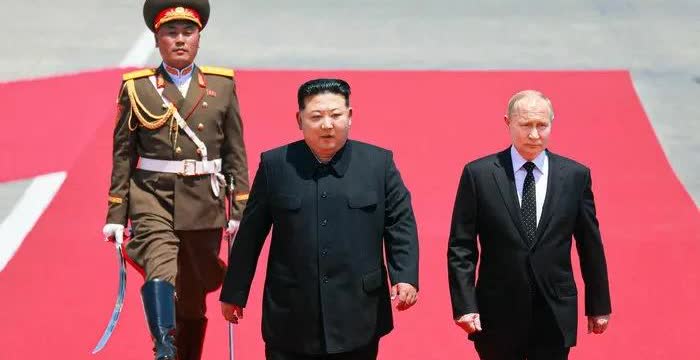联手对抗抗整个欧洲的这两个人，将一起出席9.3阅兵！金正恩非常少有外出活动，