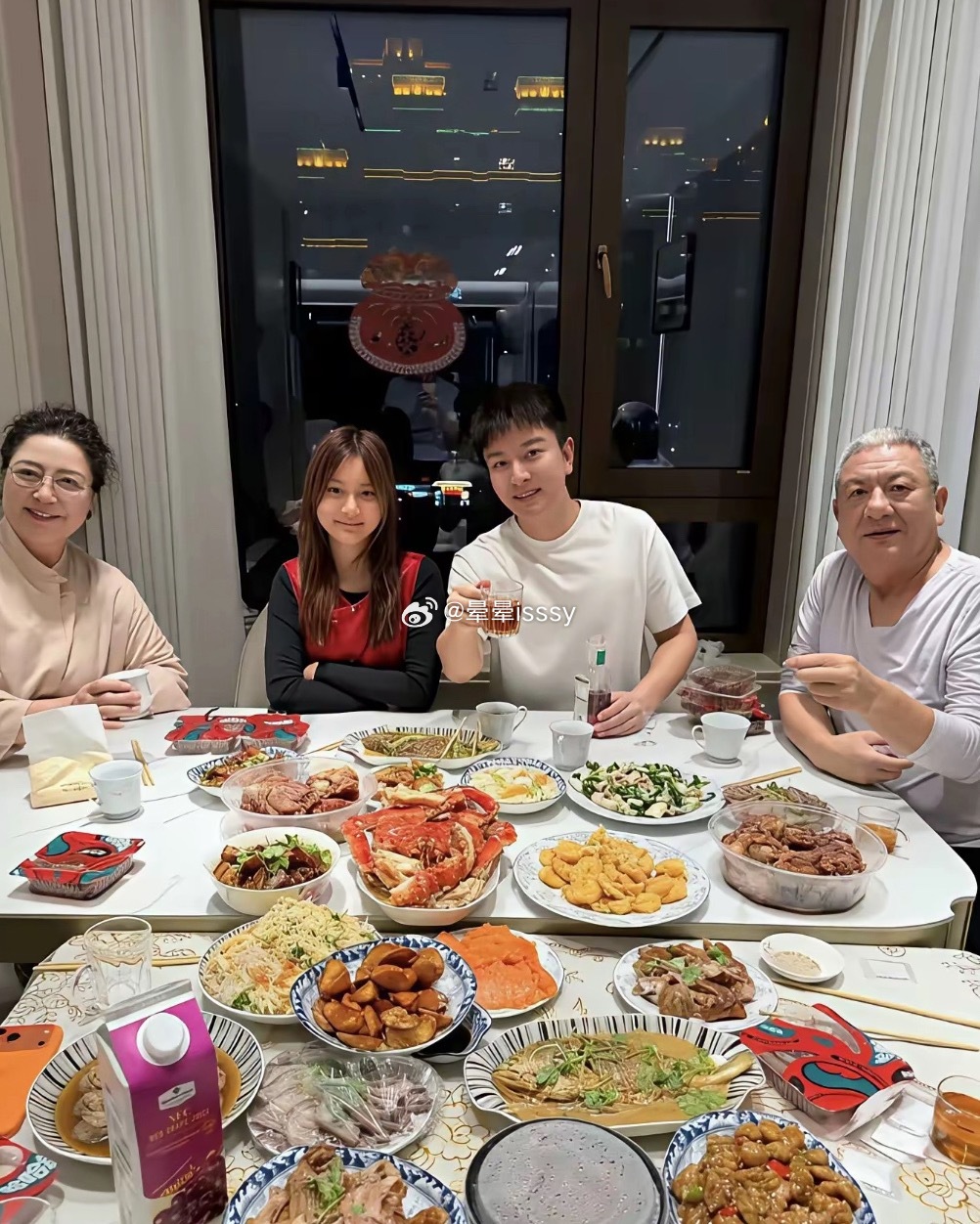原来明星聚餐私底下是这样的