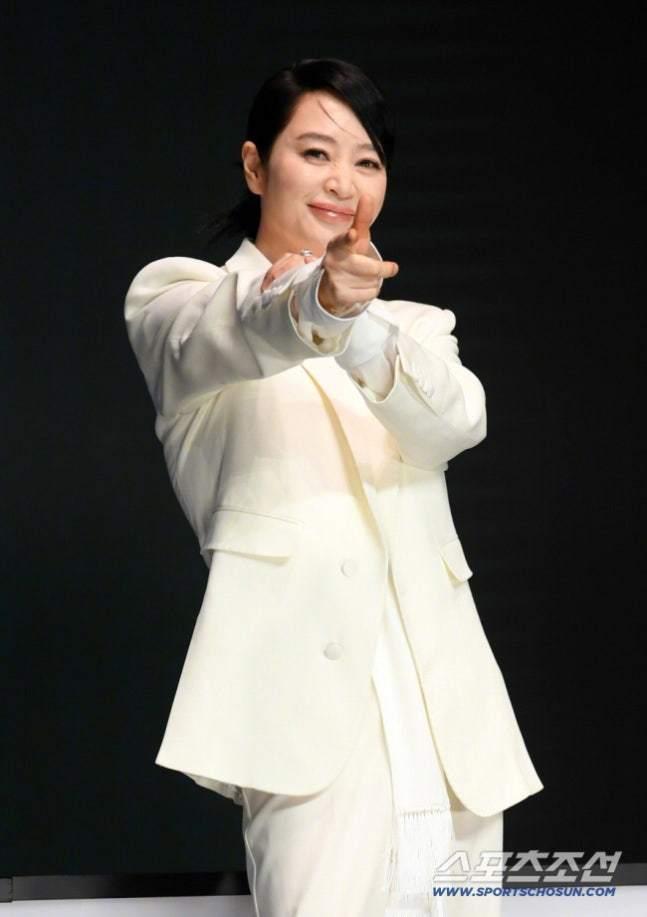 金憓秀有望出演CoupangPlay新剧现在外遇不是问题女主角。该