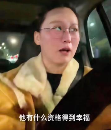 “考公姐”底裤被扒穿，彻底社会性死亡！11月合肥一位穿米色毛衣的女生坐在驾驶