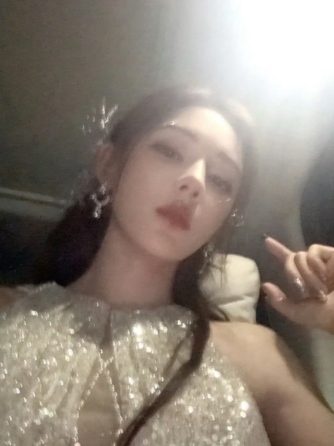 张予曦自拍真的太可爱了，被粉丝催了三天的自拍啊哈哈哈太可爱了​​​