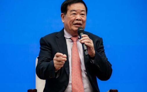 主持人对曹德旺说：“企业家中，你的婚姻经营得很成功。”曹德旺说：“我本来想跟老婆