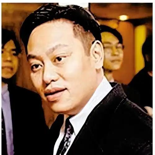 感情专家说：“娶老婆也好，找情人也罢，千万别找那种不上班的，这种女人就是一个无底