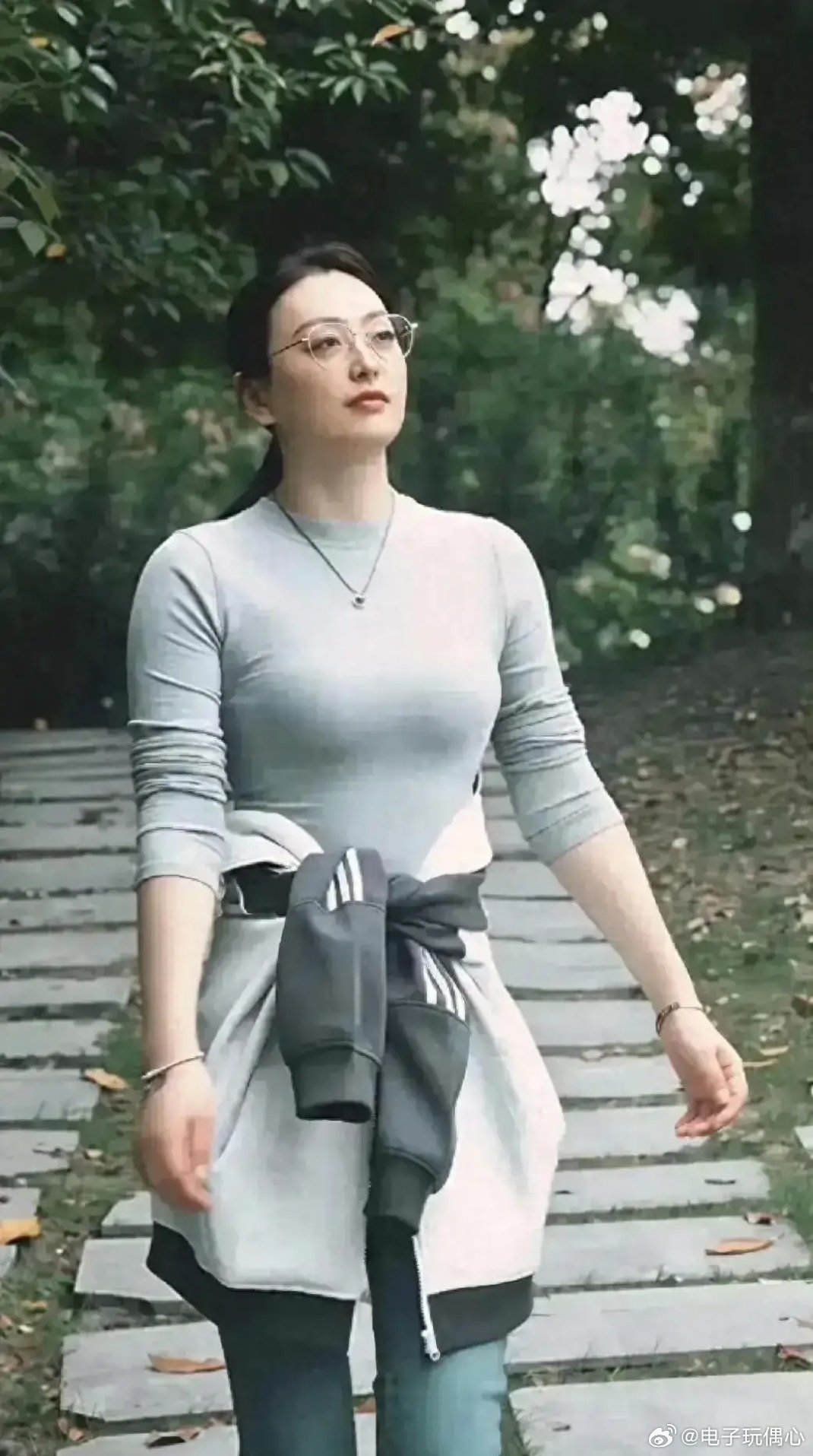 这体格真绝了，目测身高180，这才是大众心中的女神模样