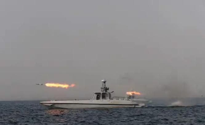 美军宣布将于北京时间15日凌晨开始，对伊朗全境海岸线实施海上封锁。这次可不是闹着