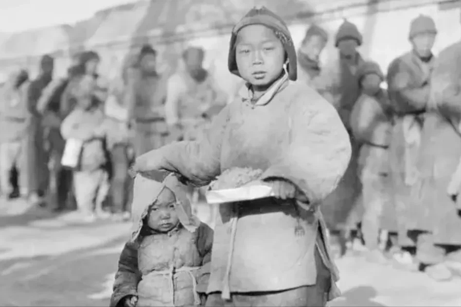 1941年，特务到村里打探情报，他问小孩：“村里有多少八路？”小孩说：“七八个。
