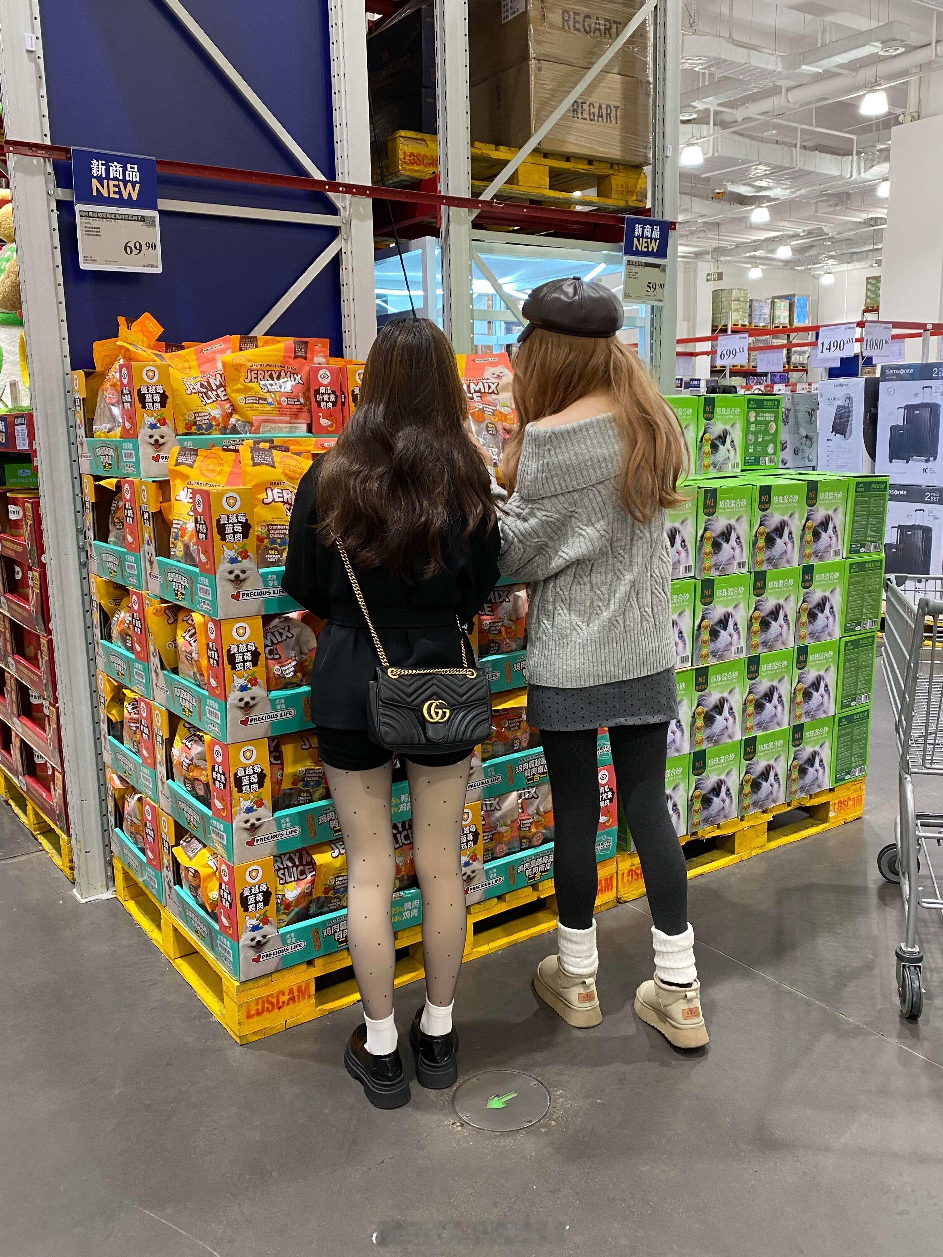 感觉袜套搭打底裤怎么穿都土土的…为什么感觉自己打底裤怎么搭都土土的，看别人搭堆堆