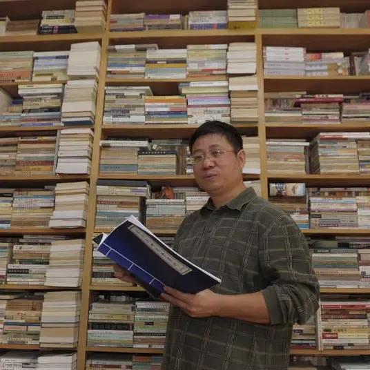 研究了大半辈子红学的苗怀明，在57岁这个年龄，因为指正陈丽君火了。可他确实有资格