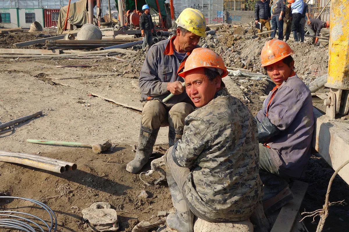 大家是不是觉得劳务派遣已经很恶心了但还有更恶心的那就是劳务外包。说得直白点，