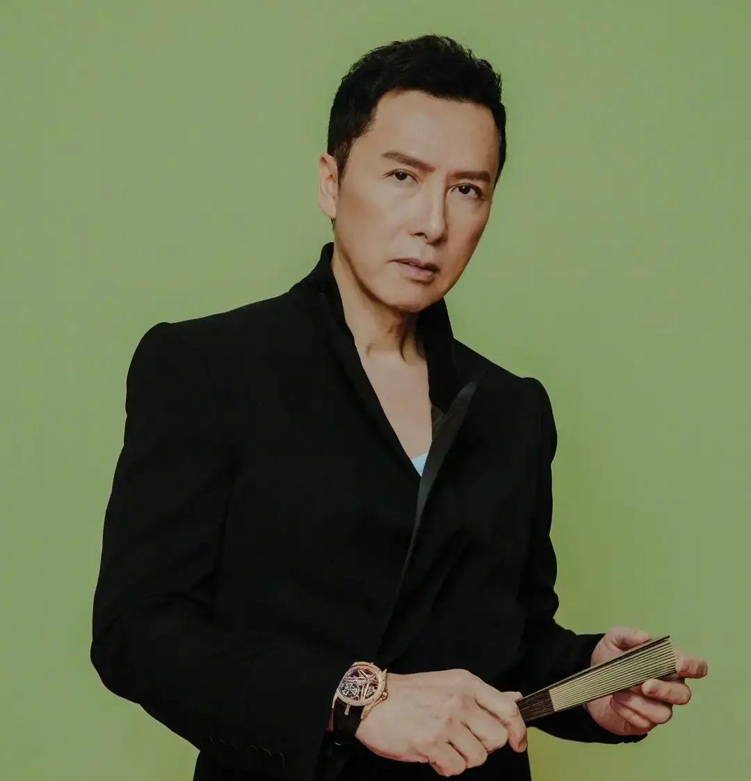 甄子丹公开说，他从不节食，也很少专门健身。镜头前，周迅说吃胖是对观众不负责