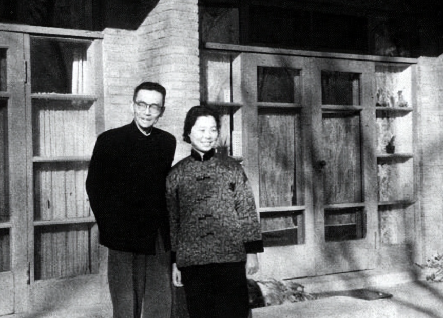 1962年，林徽因去世已经7年，61岁的梁思成不顾众人反对，娶了小自己27岁的林