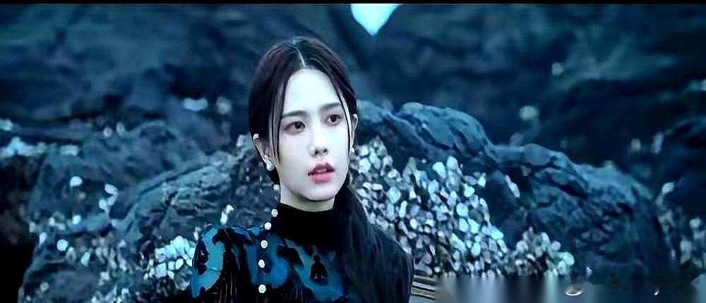 韩栋一出场，陈伟霆的佛爷瞬间就不香了。南派三叔新剧《南部档案》里，韩栋演的张启