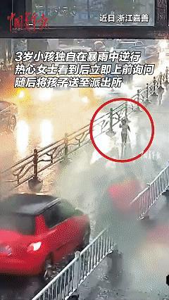 “活该这老板发大财！”云南普洱，一老人怯生生地走进饭店，问能不能给点剩饭剩菜，不