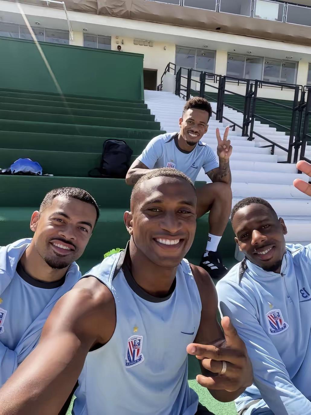 明天申花将进行到迪拜冬训后的第二场热身赛，根据按排明天的热身赛也不公开，只有23