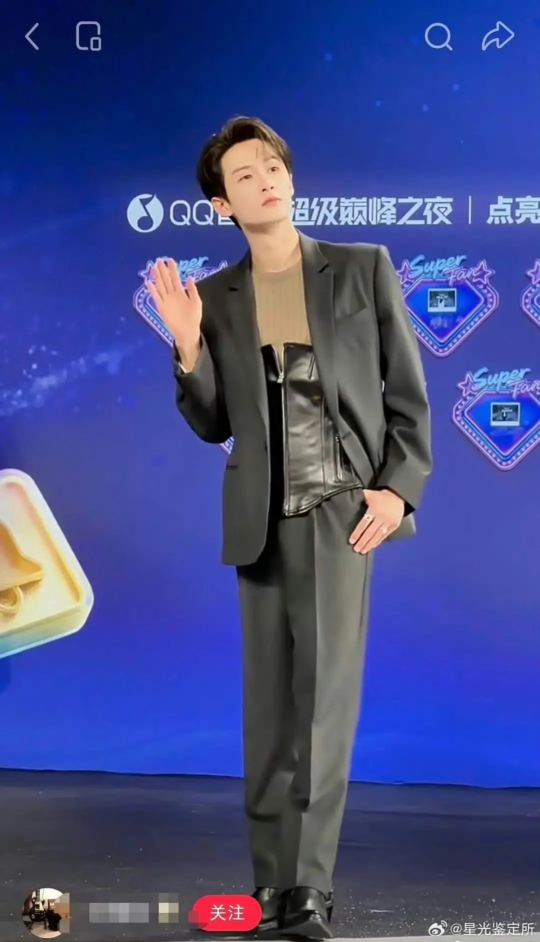 檀健次这穿的不会是抹胸吧？