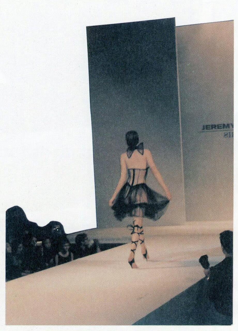 香奈儿回应无底绑带鞋时尚灵感解读CHANEL2027早春度假系列的「无底鞋」，
