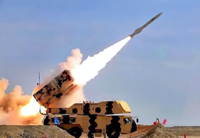 别被“高科技碾压”骗了！美伊开战一周，真相让人大跌眼镜：伊朗用油漆画假飞机，美军