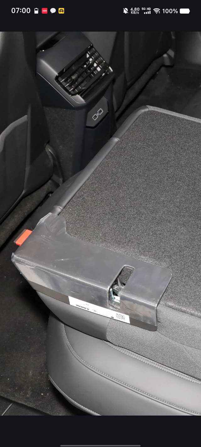 千万别买全球版因为全球版是假领克我上次去保养，在展车坐了一会，我的天！我的天