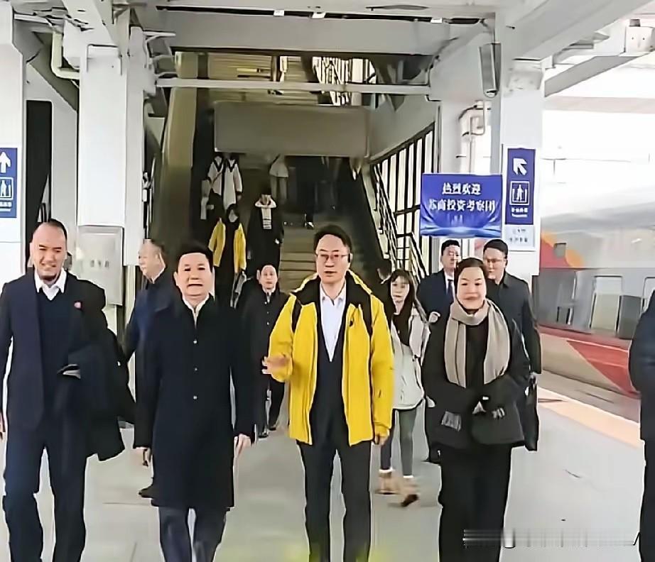 江苏玩真的了，不玩梗了1月19日上午，江苏商会会长带着各榜一大佬到永州考察合作
